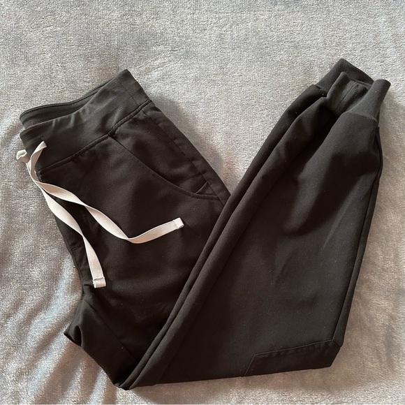FIGS Zamora™ Jogger Scrub Pants Black PO1605 - Picture 13 of 15